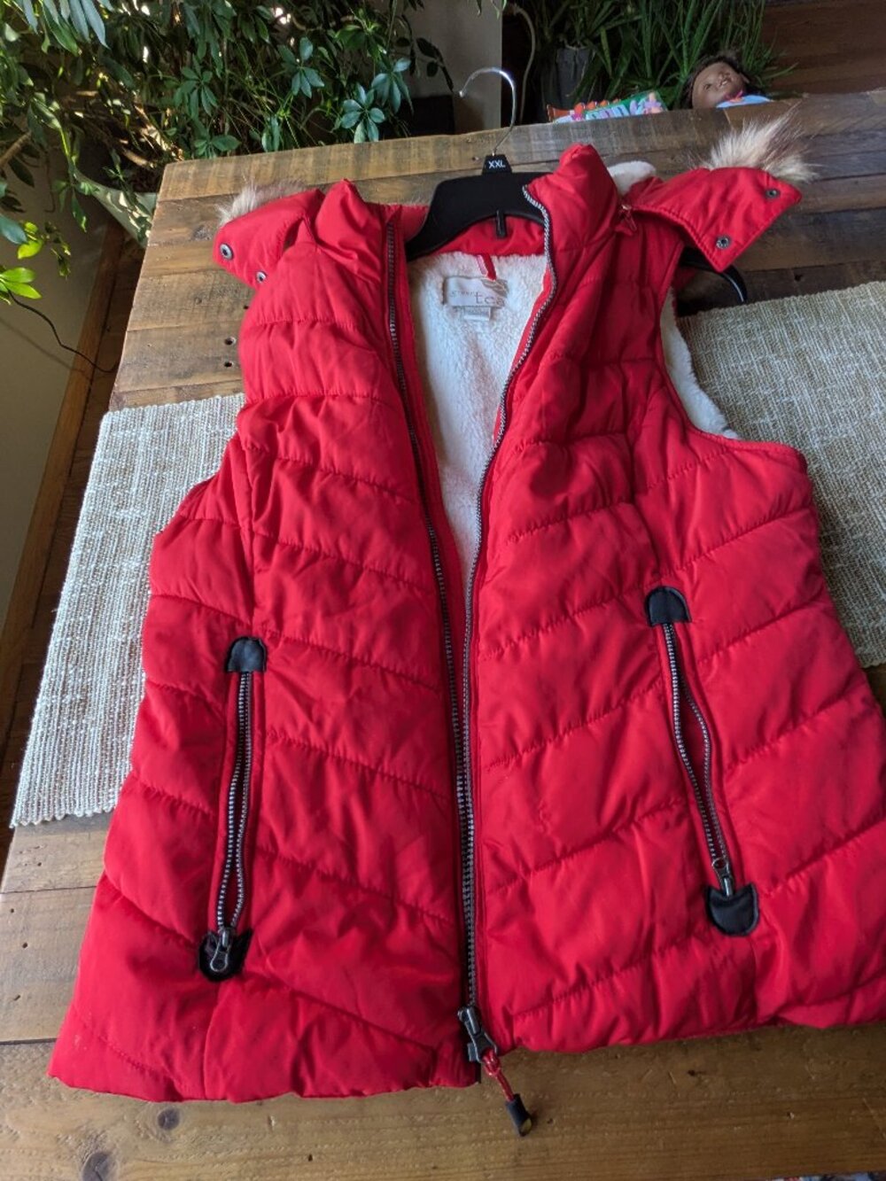 Green Tea RED Quilted Vest Removable Hood Size L Zipper Faux Fur Lined #613